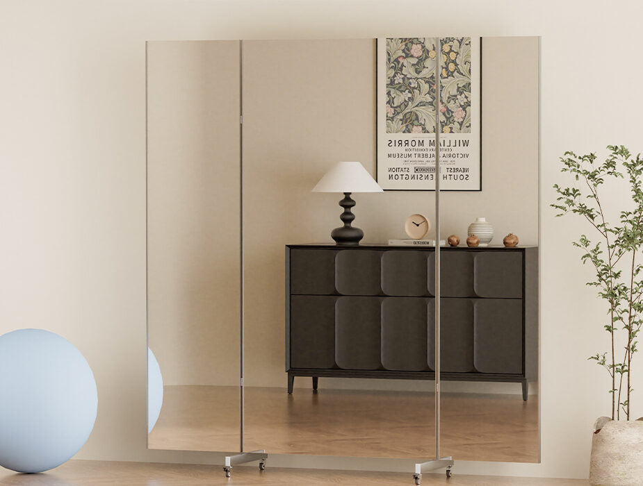 Foldable stand mirror